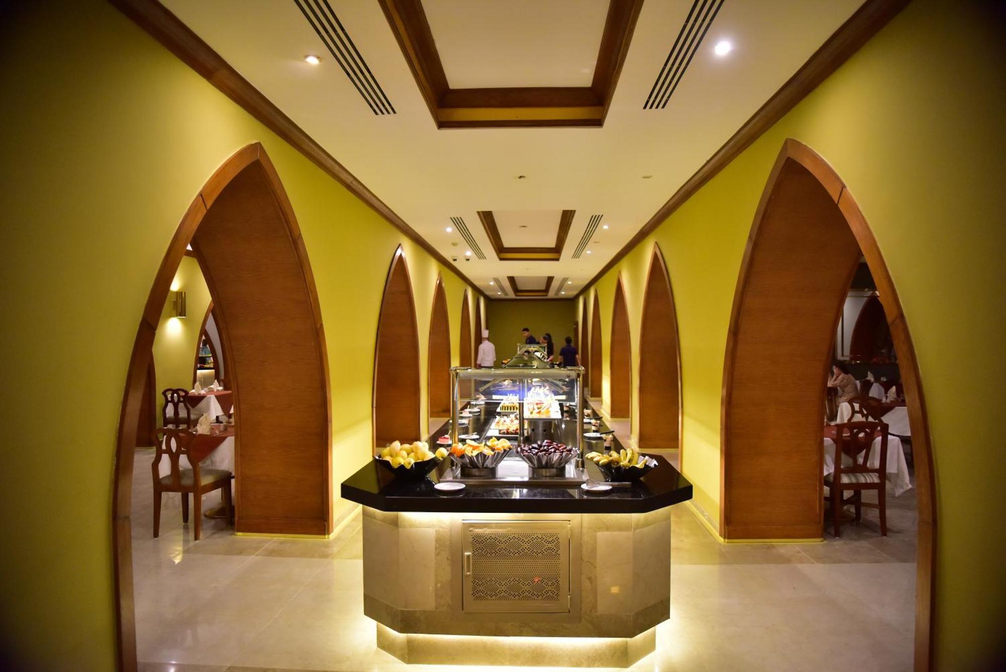 The Grand Hotel Sharm El Sheikh Exteriér fotografie The buffet at the hotel
