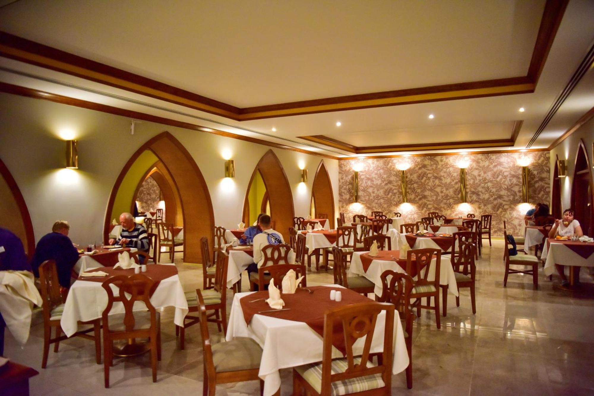 The Grand Hotel Sharm El Sheikh Exteriér fotografie The restaurant at the hotel