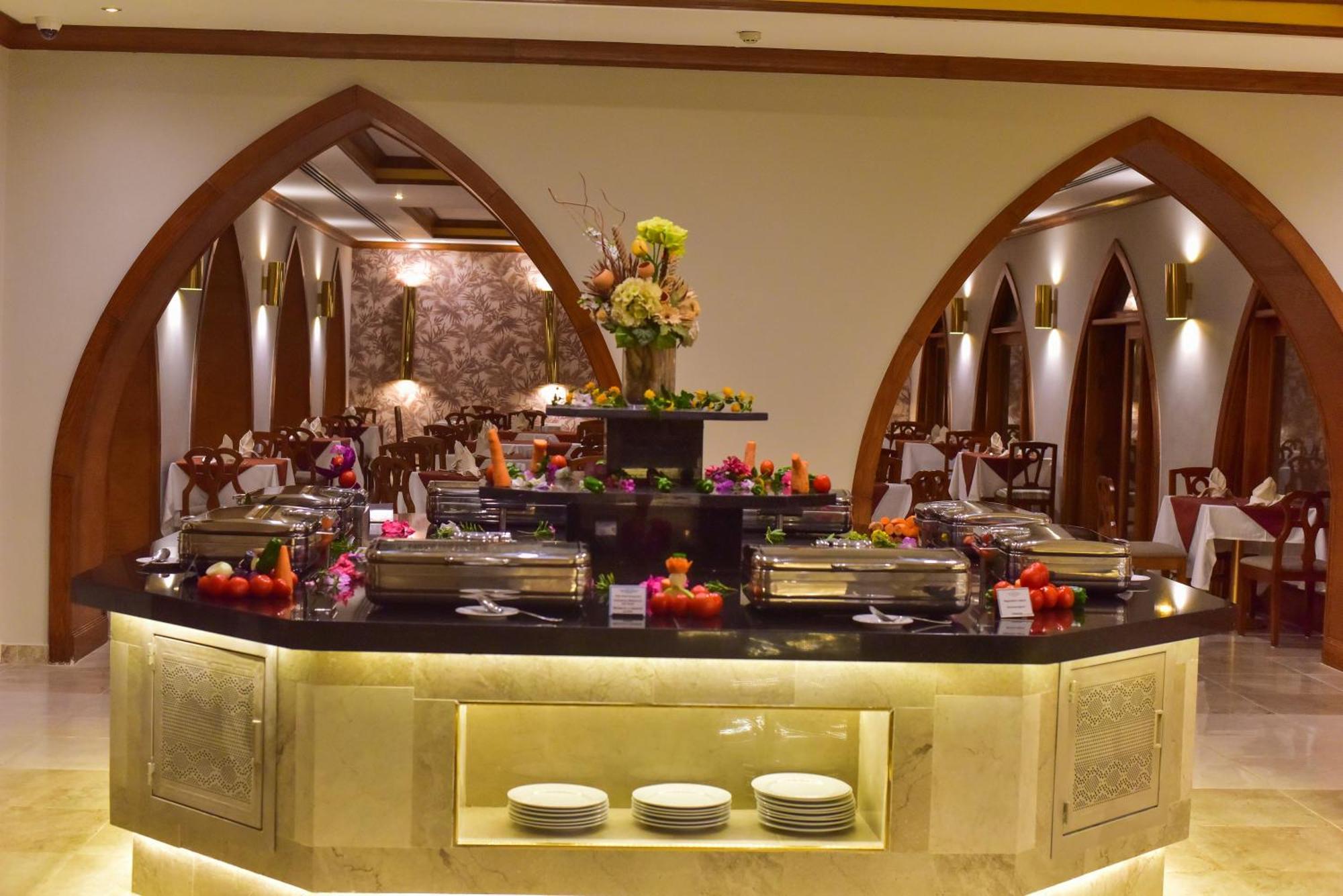 The Grand Hotel Sharm El Sheikh Exteriér fotografie A buffet at a hotel