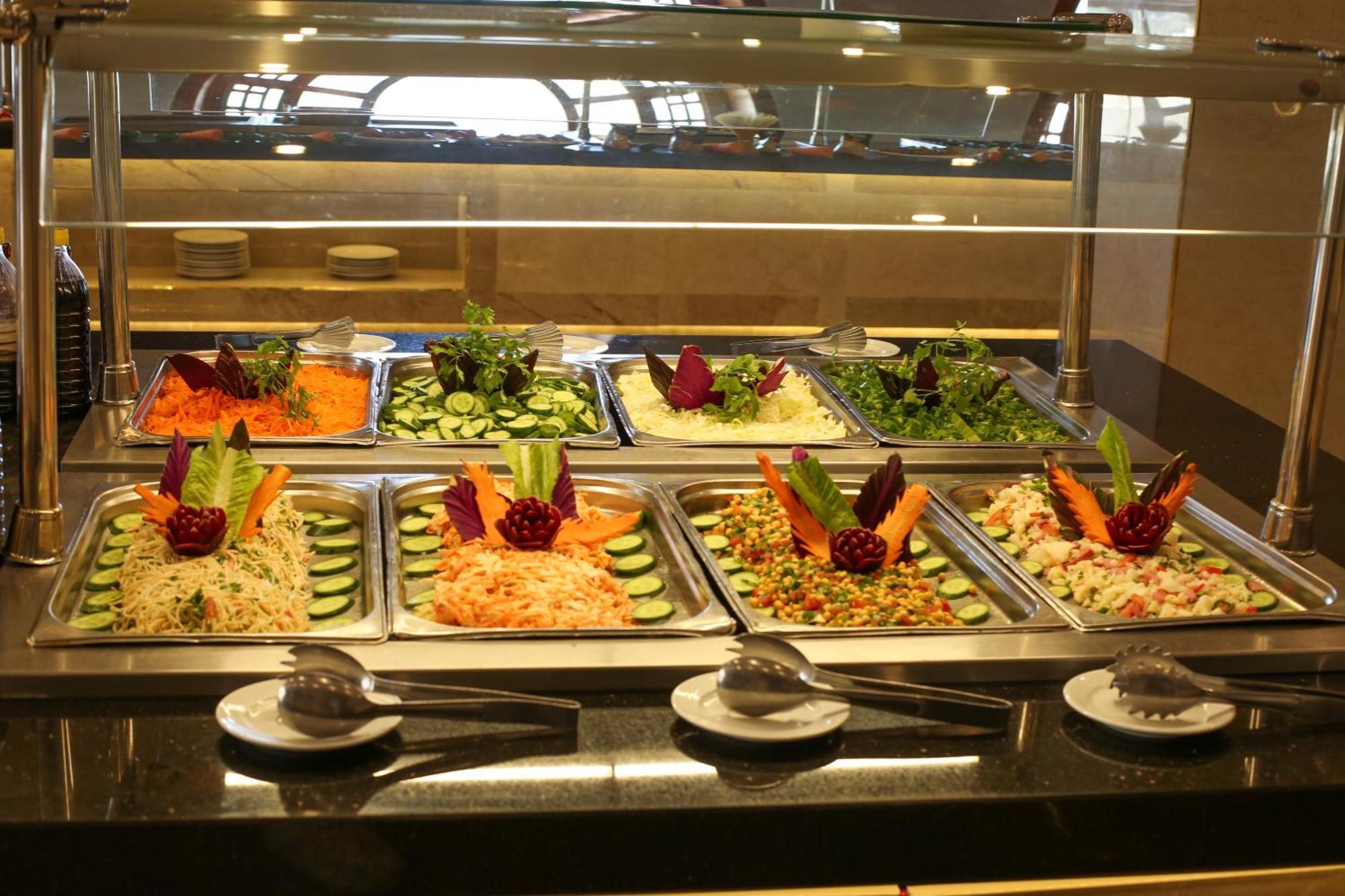 The Grand Hotel Sharm El Sheikh Exteriér fotografie A salad bar