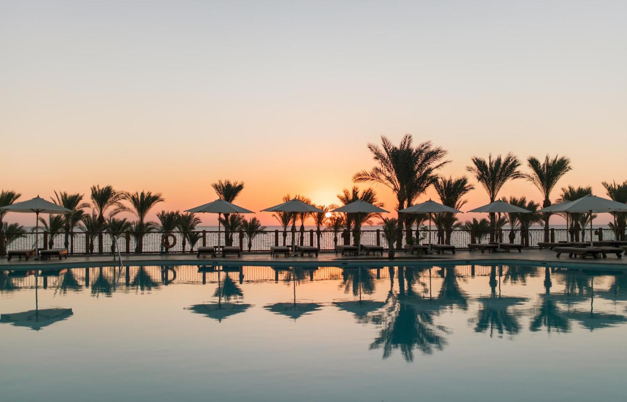 The Grand Hotel Sharm El Sheikh Exteriér fotografie Sunset at the Hilton Sharm El Sheikh